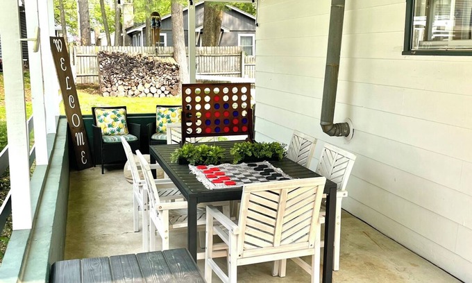 Prudenville Cabin | Houghton Lake cabin with covered outdoor entertainment space. No cleaning fees.