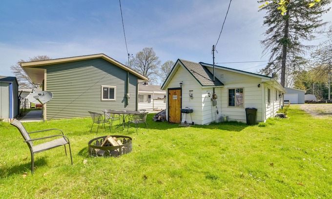 Houghton Lake Cottage | Houghton Lake Cottage - Central Location!