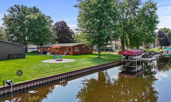 Prudenville House | Houghton Lake Hideaway - Water Front Home on Houghton Lake