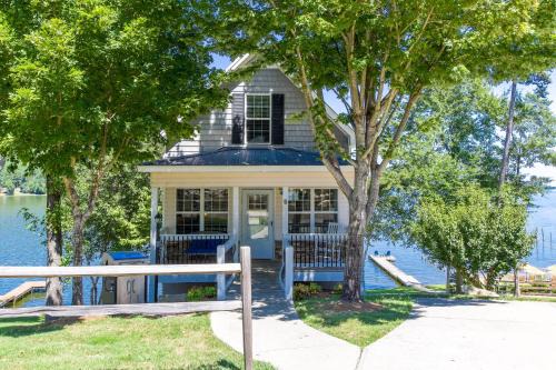 Leesburg House | House #05 Reel'M Inn (No Pets) Private Pier