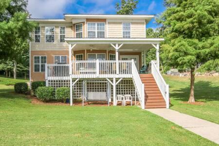 Leesburg House | House # 08 Dock of the Bay (no pets) private pier
