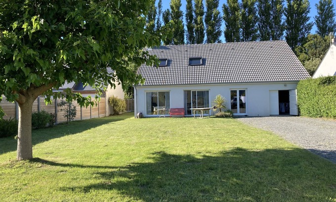 Lingreville House | House 10 min walk from the beach, comfortable, bright with south-facing garden