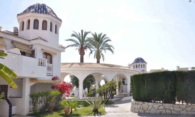Los Arenales del Sol House | House, 2 floors with 3 bedrooms balcony terrace living room kitchen 2 bathrooms and solarium