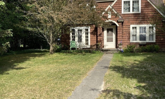 Leland House | House, 3 Bedrooms, 2 Baths, (Sleeps 6)