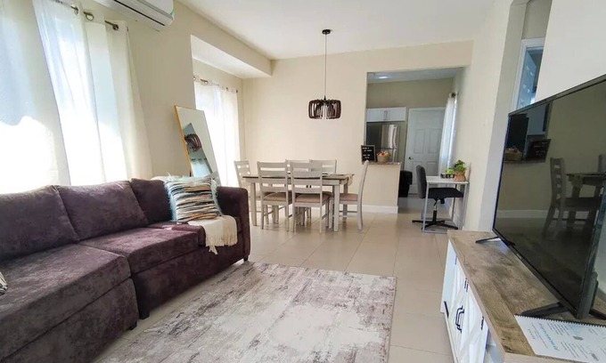 Lucea House | House 30mins from Airport b/w Montego Bay & Negril