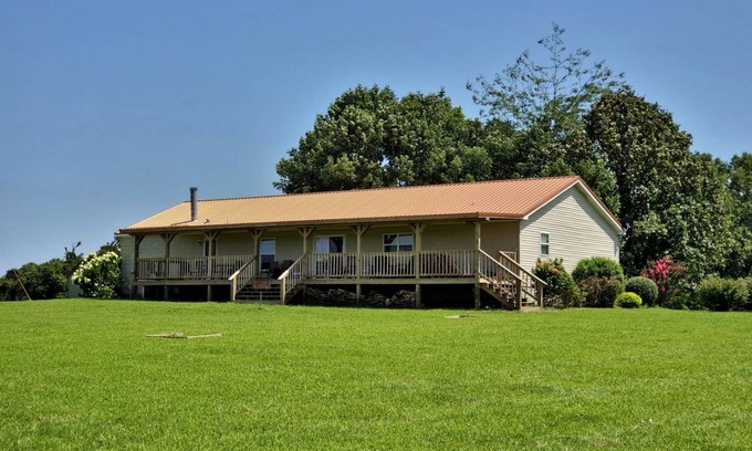 Hardin County House | House ∙ 4 bedrooms ∙ 14 guests