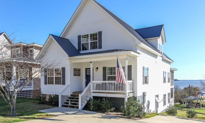 Leesburg House | House #46 Grits Carlton Lakefront (no pets)