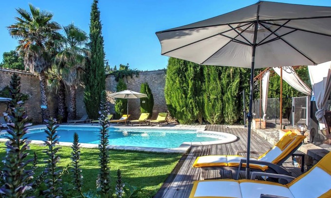 Serignan House | House 5 people in property, swimming pool, parking, sea 3 km
