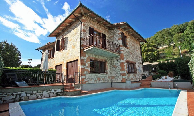 Radicondoli House | House 7 mins walk to center w/private pool