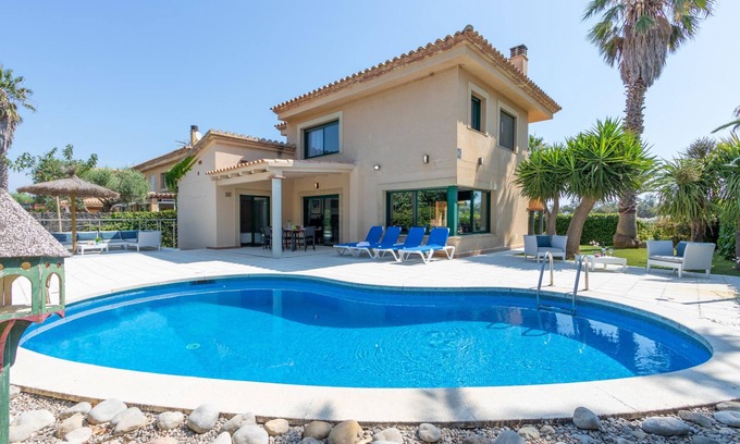 Sant Pere Pescador Ski Chalet | House Amfora 70, in 1st line, A/C, Wi-Fi, private pool, barbecue, garden.