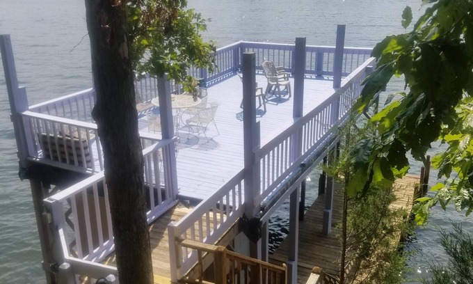 Mount Gilead House | House and Dock on lake Tillery, NC, 4 nights