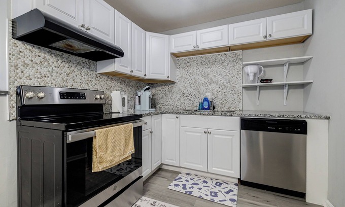East Side House | House B Atlanta Zoo Private Parking Fully Fenced Side Yard 2 Bedroom 2 Bathroom