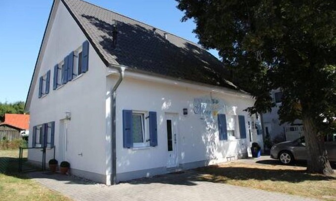 Glowe House | House by the sea with sauna Wlan washing machine only 80 m to the beach (fenced)