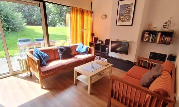 Bruinisse House | House, child-friendly, quiet location by the sea with WLAN/Wifi and dishwasher