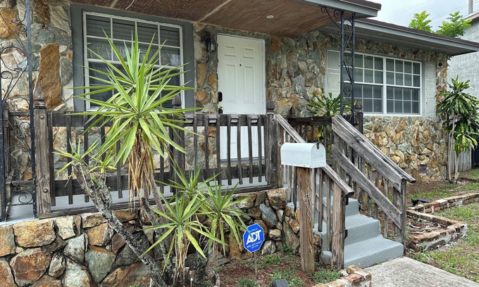Survey Creek House | House close to Hard Rock Casino, Airport, Beaches and more
