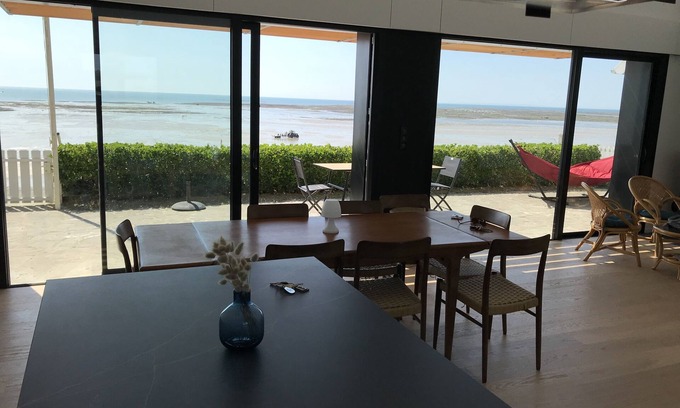 Agon-Coutainville House | House facing the sea. Exceptional location!