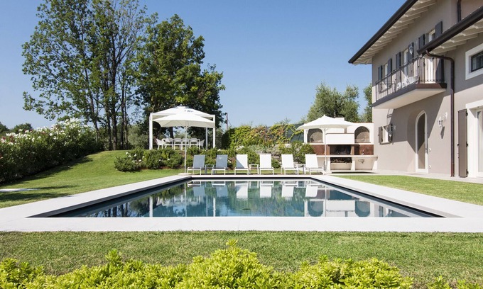 San Felice del Benaco Villa | House for 6 adults and 4 kids, 3 bedrooms, private garden, swimming-pool and spa