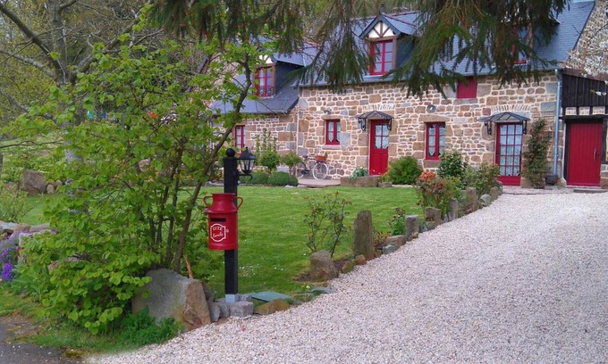 Breel Cottage | House for 6 with sauna and garden in Normandy