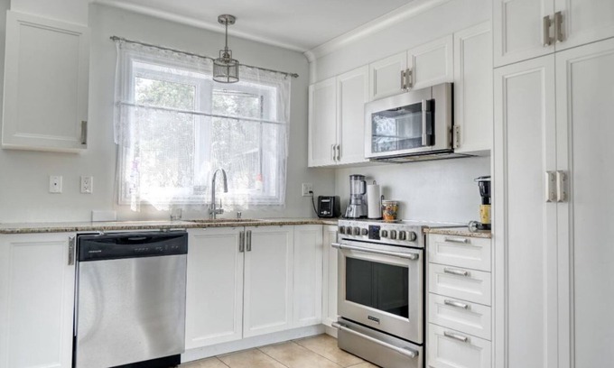Beaupre House | House for rent 3 bedrooms with view of Mont Ste-Anne, 2 living rooms, on 3 floors -035