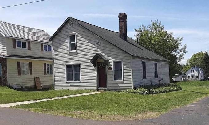 Iron Belt House | House For Rent close to Everything FUN