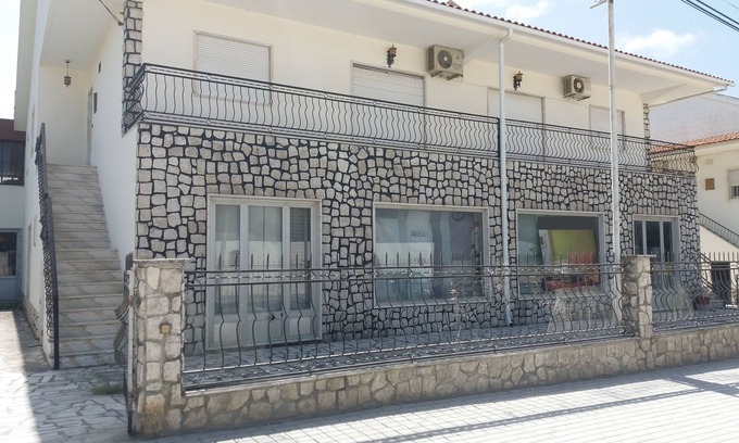 Fernao Ferro House | House for rent near the best beaches
