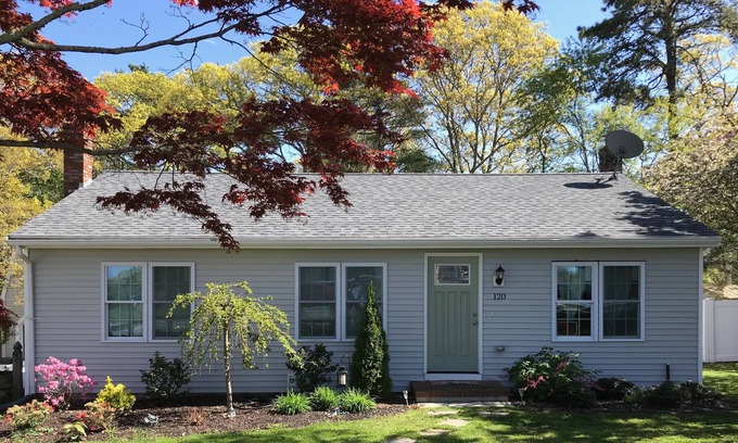 Buzzards Bay House | House in Buzz Bay, Cape Cod minutes to beaches Off-season lease available.