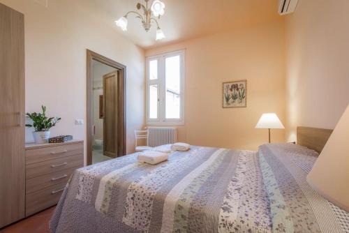 Santo Spirito Apartment | House in Florence Blu