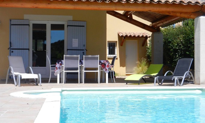 Puymeras House | House in Puyméras Face Au Ventoux With Pool