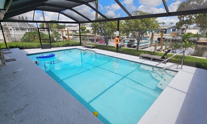 Bay Crest Park House | House in Tampa fl , 3-bedroom , 2 bathroom , pool
