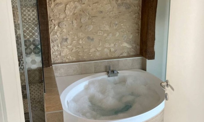 Caprino Veronese Apartment | House in the green near Lake Garda with hot tub