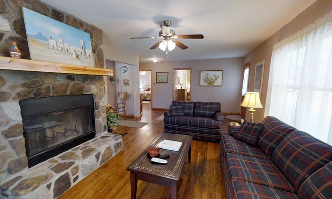Franklin House | House In Town