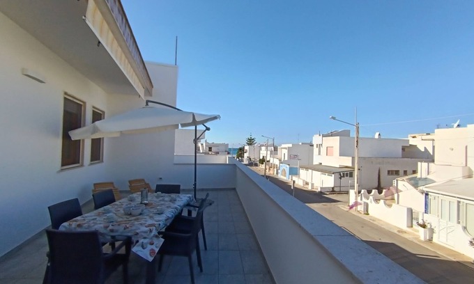 Lido Marini Apartment | House Laura 100m from the sand