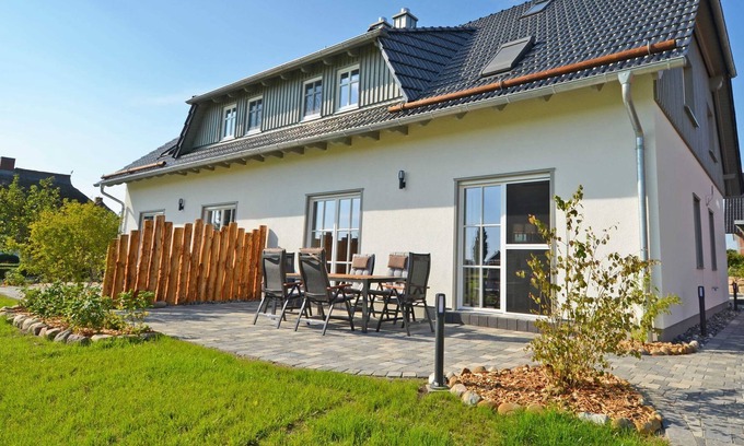 Middelhagen Apartment | House Moenchgut | House 2 with fireplace, sauna, garden - DR 02