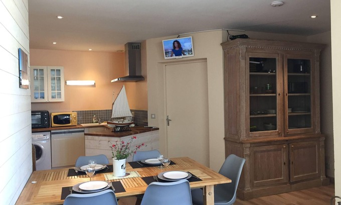 Saint-Martin-de-Re House | House, near beaches and harbor, 6 people, 2 bedrooms, fully renovated