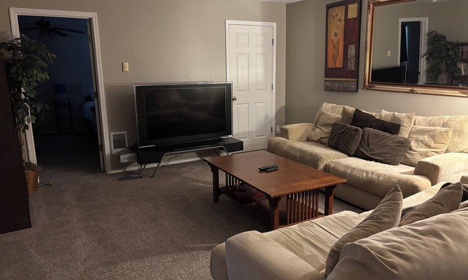 Fairview House | House near McMenamins Edgefield, Outlets, Blue Lake Park, Gorge, Hiking, BBQ