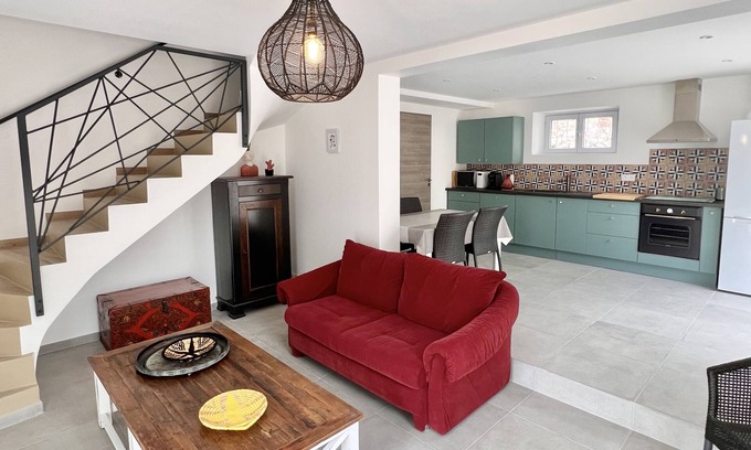Bandol Villa | House near the city center, beaches and train station. Sea view, large terrace.