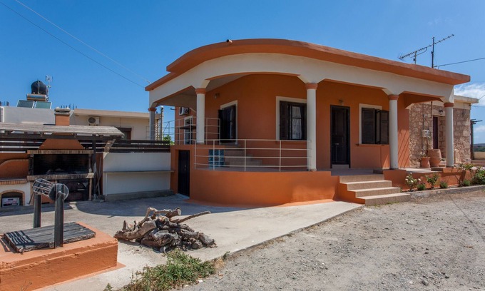 Gramvousa House | House of colors in Zerviana village