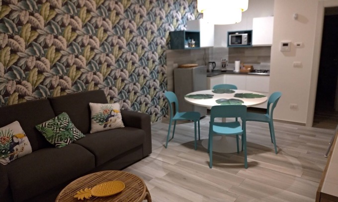 Monopoli Apartment | House of Flowers - Iris
