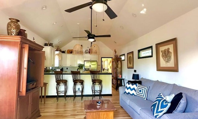 Downtown House | HOUSE OF ROCK - DOWNTOWN, RUPP ARENA, KEENELAND, HORSE PARK