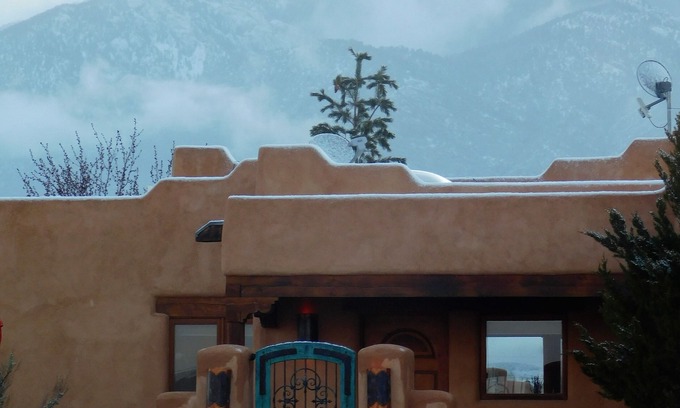Taos House | House of the Turquoise Gate 360 Degree Views with Enclosed Yard