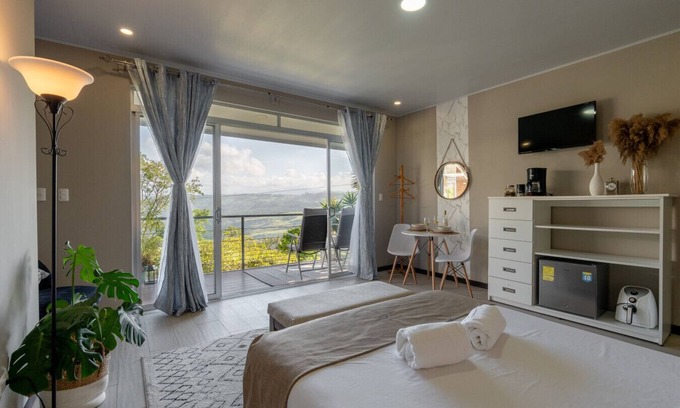 Santa Cruz de Turrialba House | House of Turri: Suite | Views | Terrace | Jacuzzi