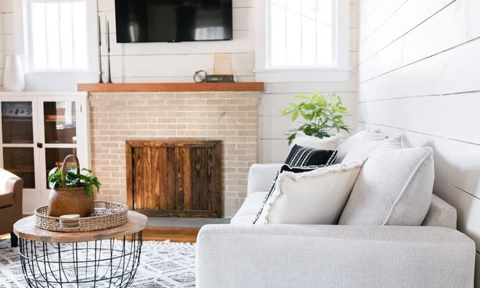 Alexandria House | House on Hill