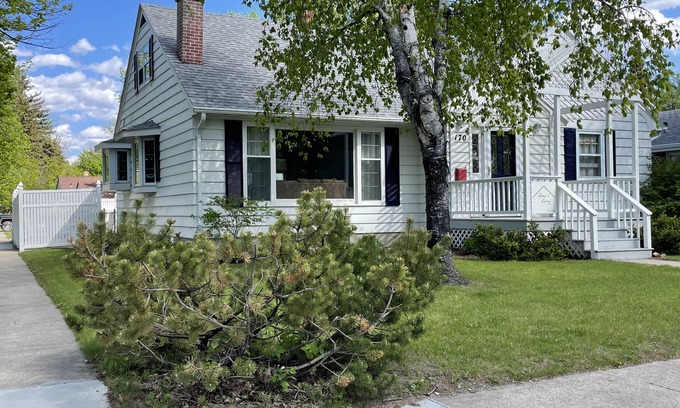 Grand Forks House | House one block from the Ralph Engelstad Arena