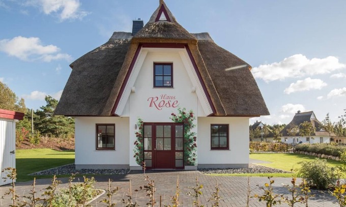 Fuhlendorf House | House Rose, luxury vacation home in Fuhlendorf for 4 people with sauna and beach chair