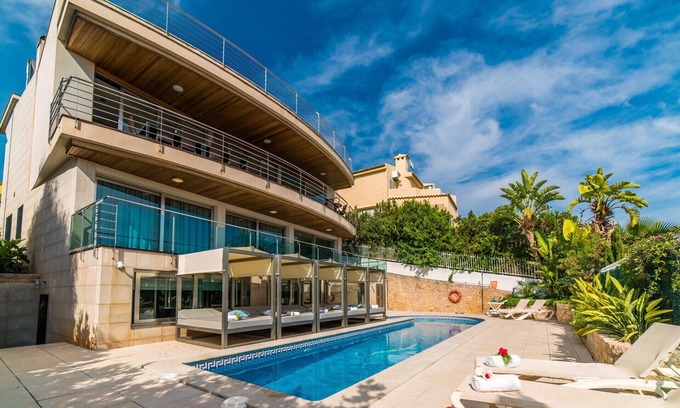 Alcanada Ski Chalet | House sea view Villa Sammy Alcudia pool jacuzzi