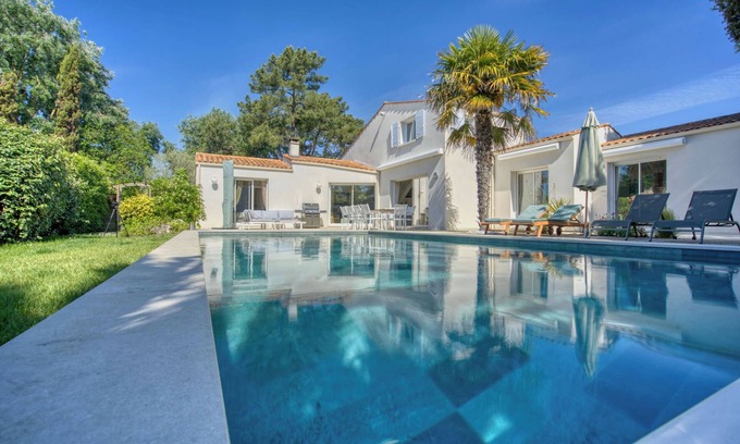 Saint-Trojan-les-Bains Villa | House sleeps 11 between sea and forest in Saint-Trojan-les-Bains, Île d'Oléron