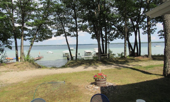 Higgins Lake House | House with 125' Higgins Lake frontage
