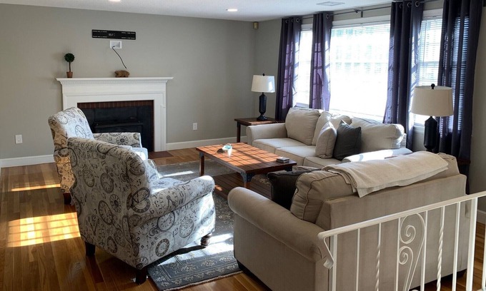 Canton House | House with 3 bedrooms / 2 bathrooms, living room, kitchen, dining room &sun room