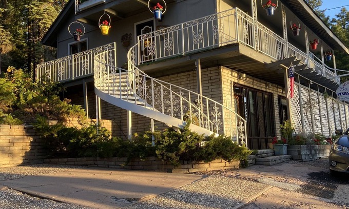 Peninsula Village House | House with 6 rooms each with private bath across street from lake!
