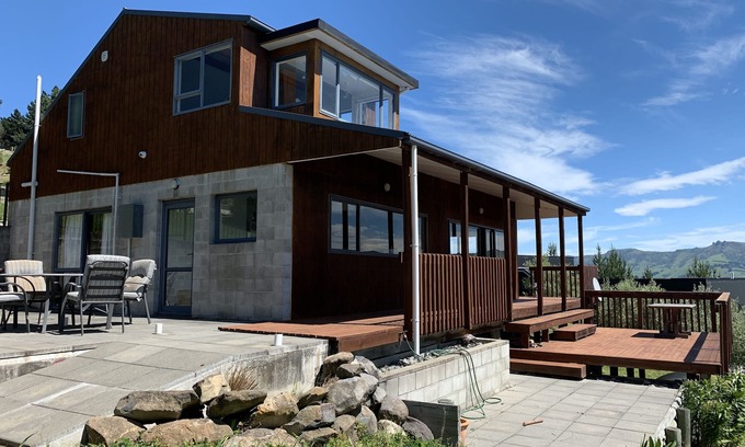Diamond Harbour House | House with fantastic view of harbour near beaches, walks, golf and tennis clubs.